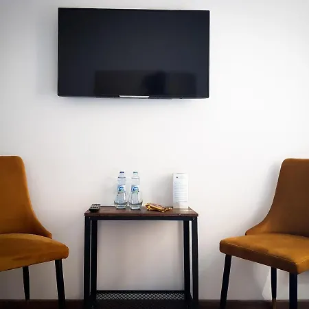 Topolove & אכסניה *