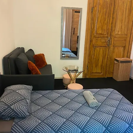 Topolove & * Cracovia