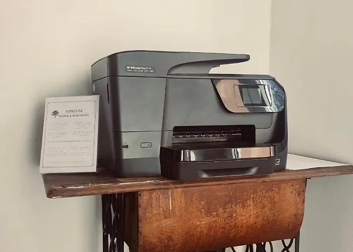 Topolove & אכסניה