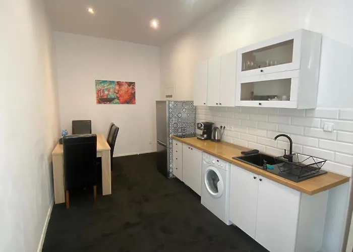 Topolove & אכסניה *